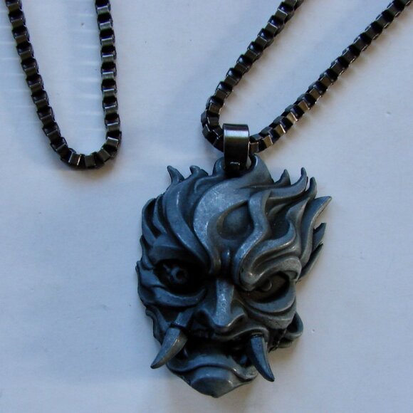 Gargoyle Goth Necklace Gray Black Metal Box Chain 30" Long Halloween - Picture 6 of 8